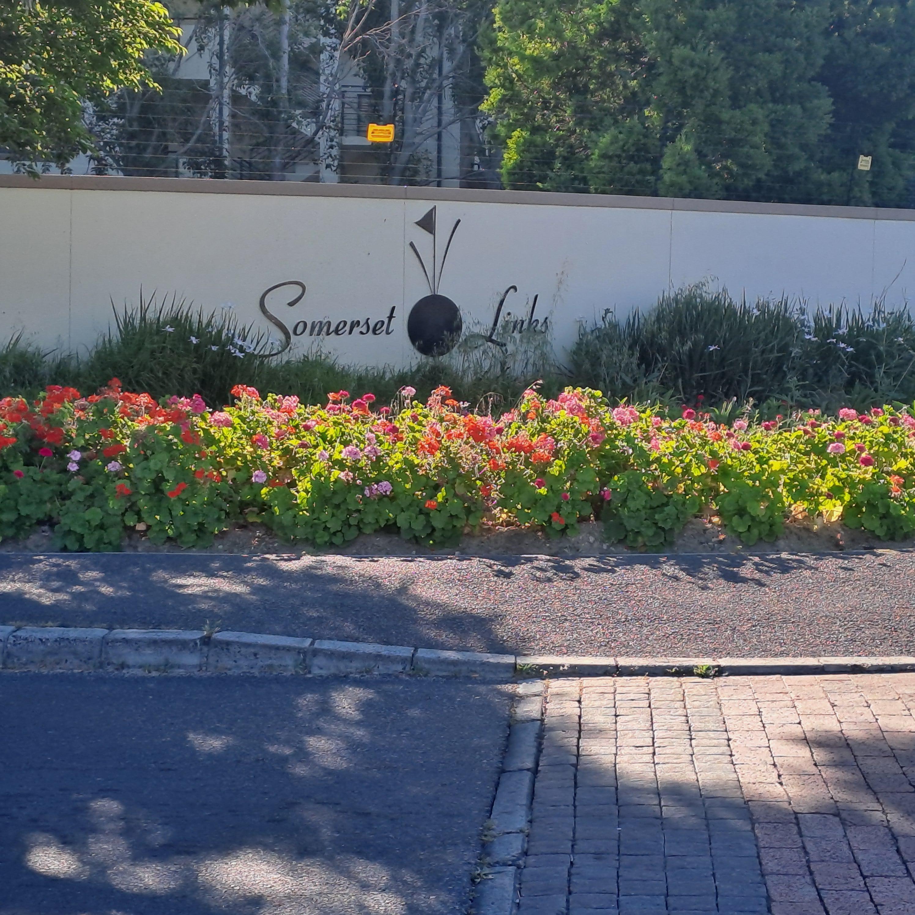 2 Bedroom Property for Sale in Somerset West Mall Triangle Western Cape